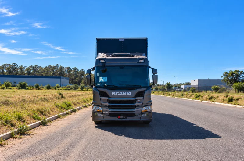 Scania P280 Baú 